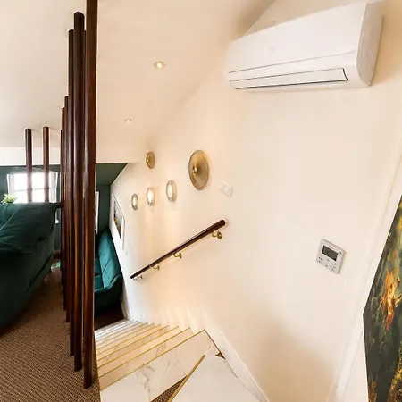 Exclusive Eclectic Masterpiece Perfect Lion ! Street View Ac Wifi Parking Elevator דירה