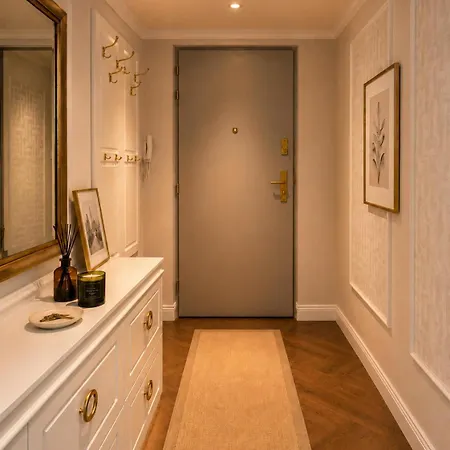 Exclusive Eclectic Masterpiece Perfect Lion ! Street View Ac Wifi Parking Elevator דירה